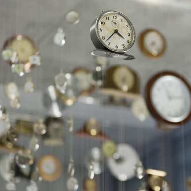 arbor_detail_silveralarmclock-e1520630187390